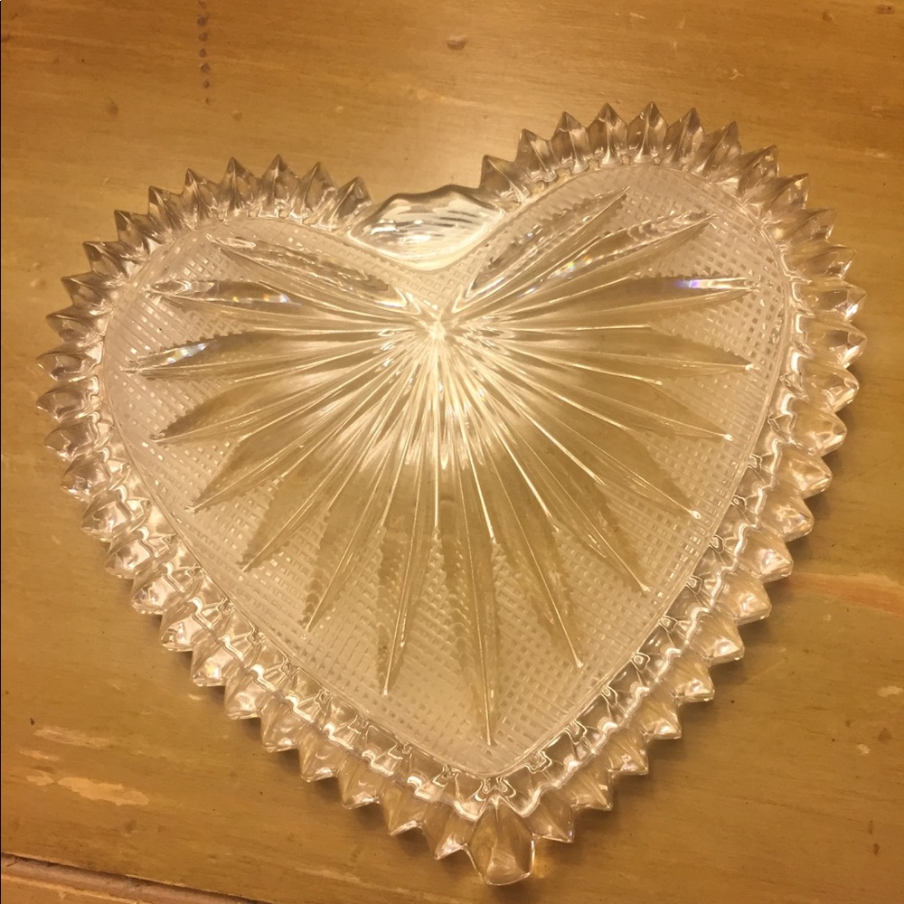 Glass heart shaped trinket box - Picture 3 of 5